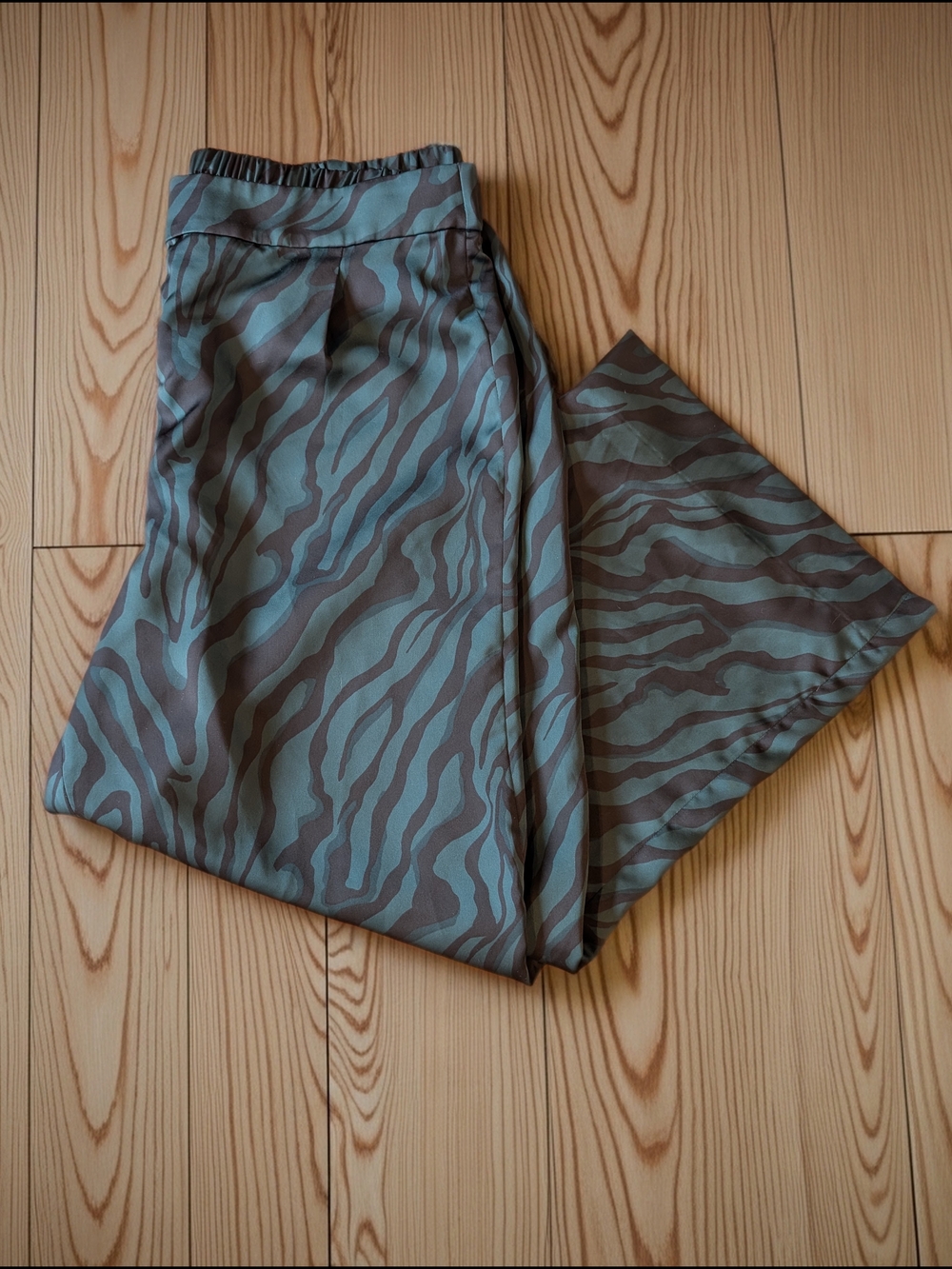 J. Crew Wide Leg Green Satin Zebra Striped Cropped Pants